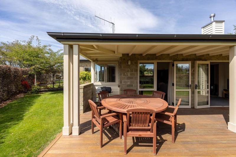 Meadowstone Villa | Cosy with Gas Fireplace & BBQ - image 35