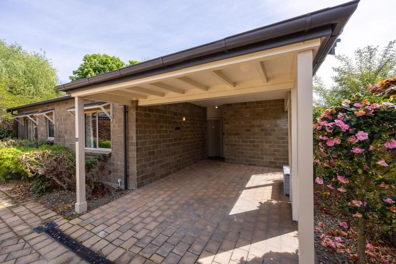 Meadowstone Villa | Cosy with Gas Fireplace & BBQ - image 28