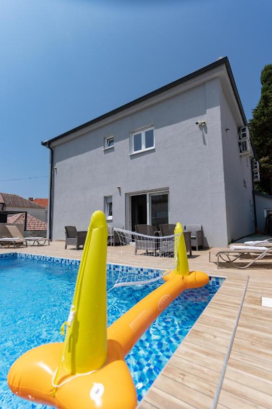Villa Marijo with a pool - image 10