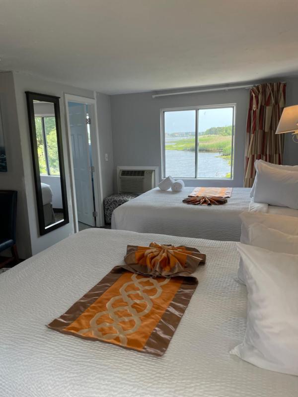 Bayside Queen Room with Two Queen Beds image 4