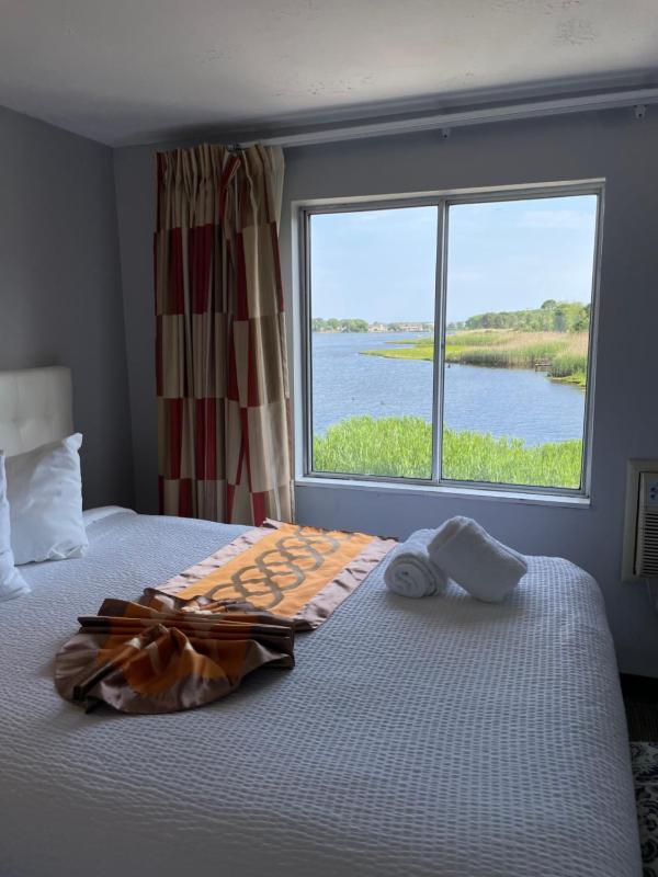 Bayside Queen Room with Two Queen Beds image 1