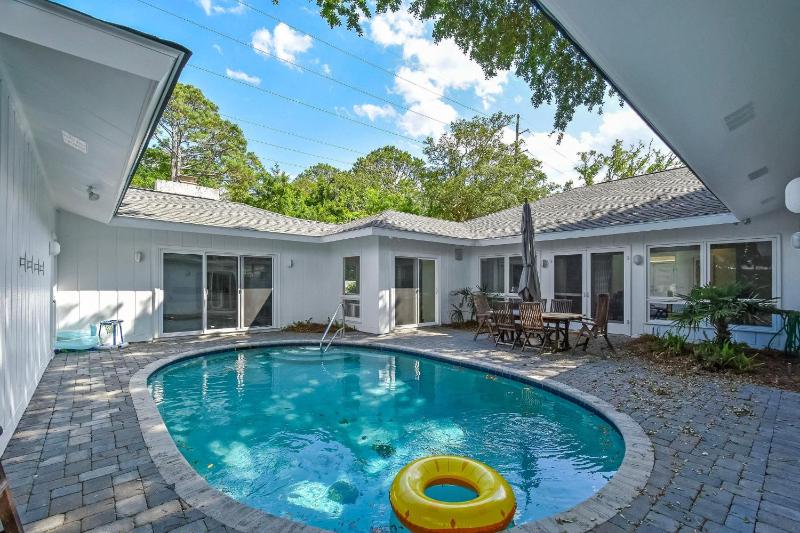 Six-Bedroom Holiday Home image 1