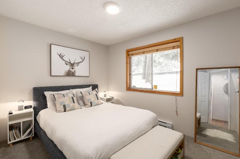1BR in Powderview Creekside Bright and Cozy Private Ski Storage Fireplace Free Parking - image 15