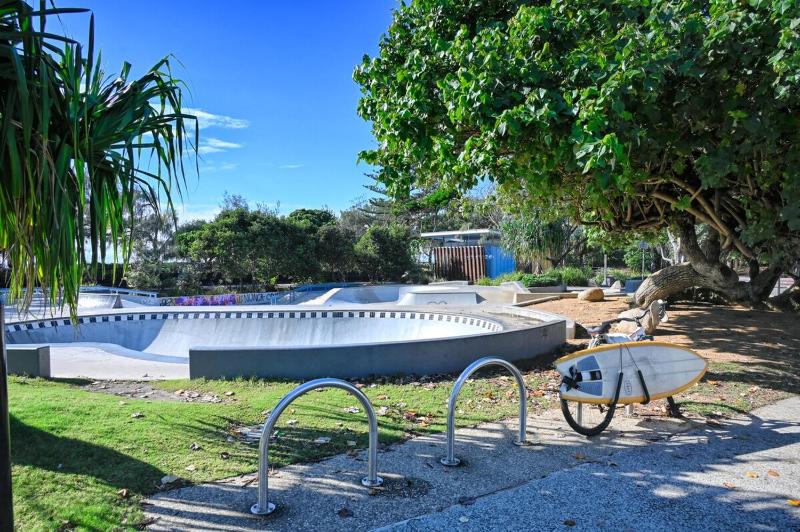 Seaside Charm & Comfort - 1min to Beach - image 22