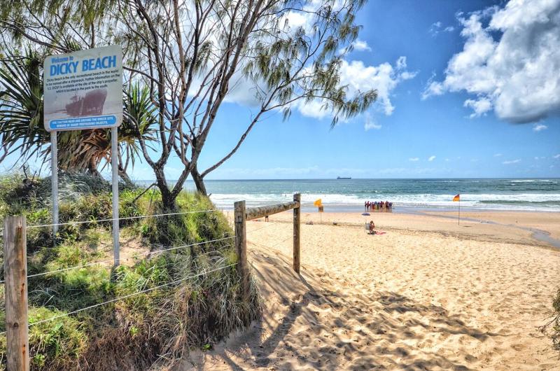 Seaside Charm & Comfort - 1min to Beach - image 4