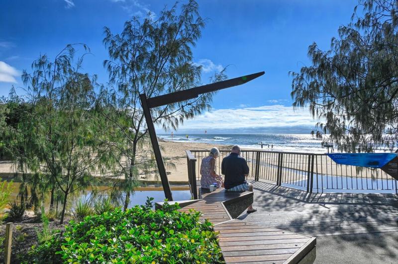 Seaside Charm & Comfort - 1min to Beach - image 18