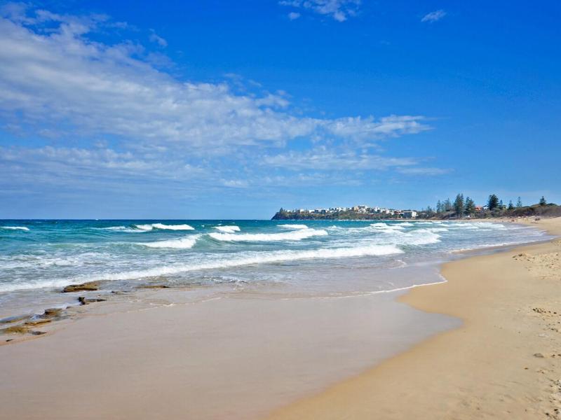 Seaside Charm & Comfort - 1min to Beach - image 17