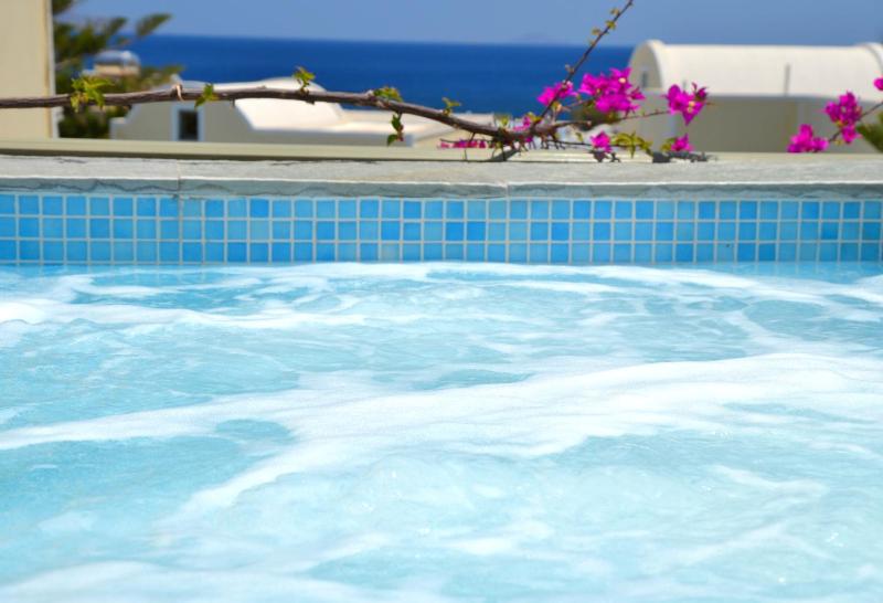 Deluxe Suite with Sea View image 2