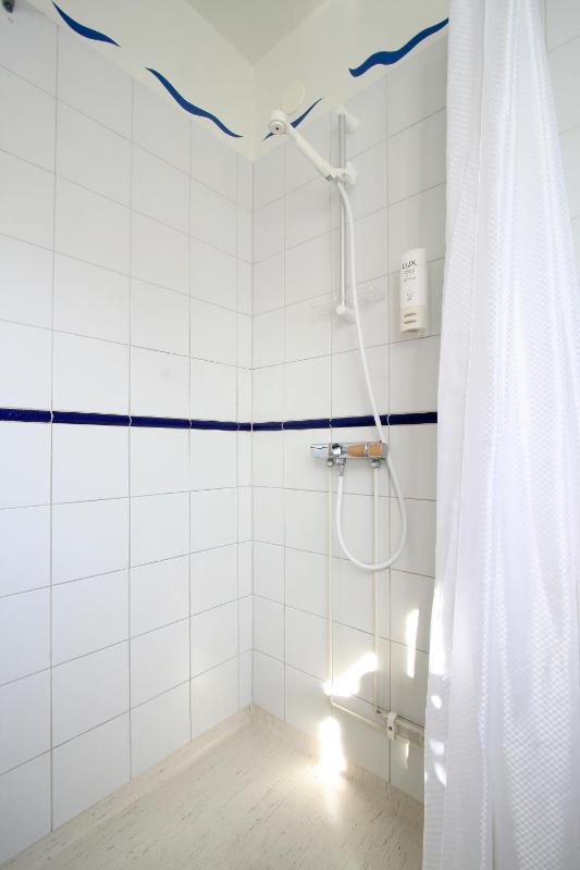 Twin Room image 3