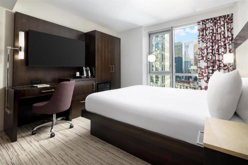 King Room with City View image 3