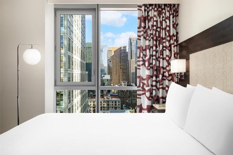 King Room with City View image 3