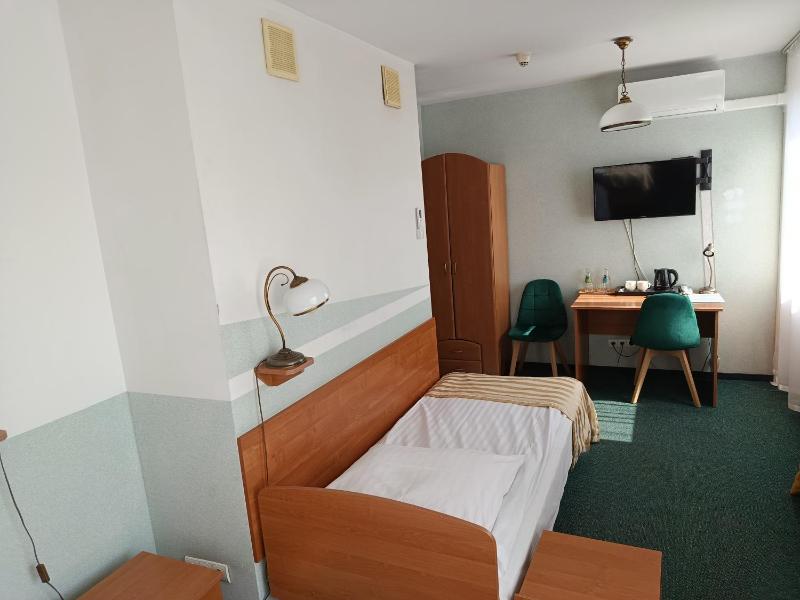 Standard Twin Room image 1