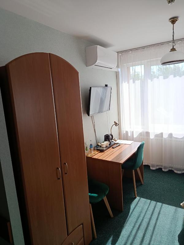 Standard Twin Room image 3