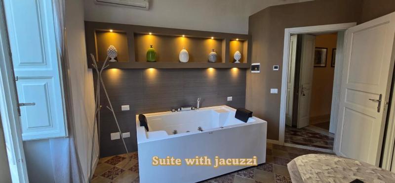 Suite with Hot Tub image 1