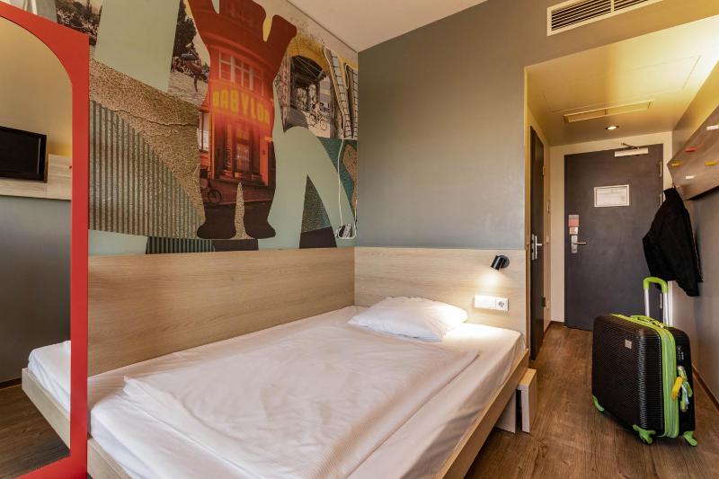 Single Room image 3