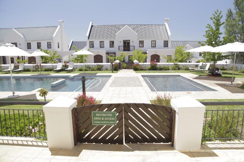 Winelands Golf Lodges 38 - image 5