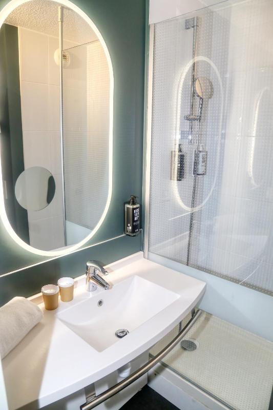Standard Triple Room image 4
