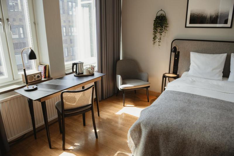 Compact Single Room image 3