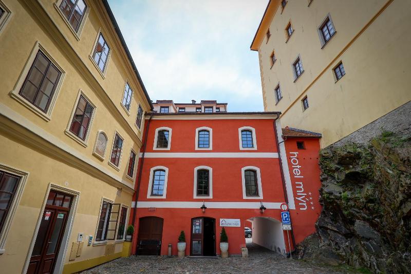 Triple Room with City View image 3