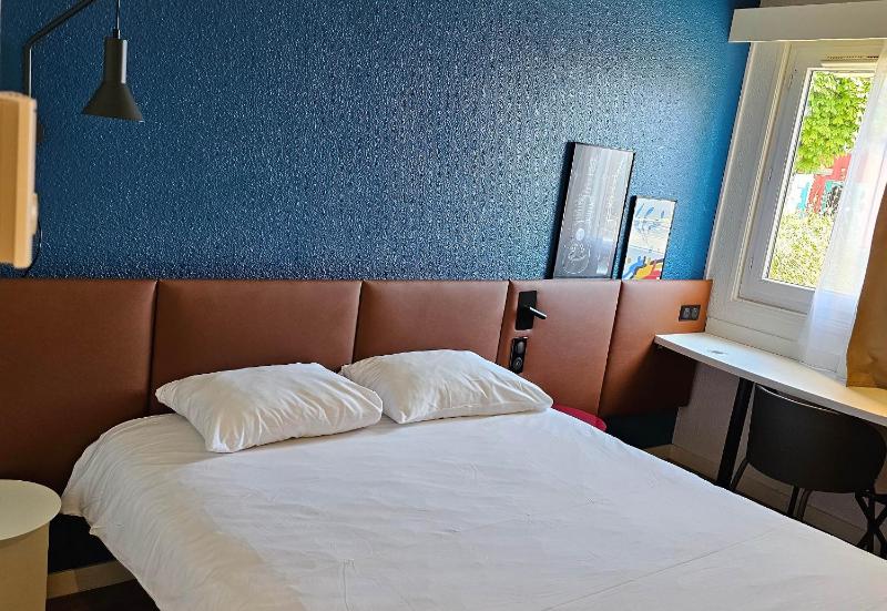 Standard Double Room image 2