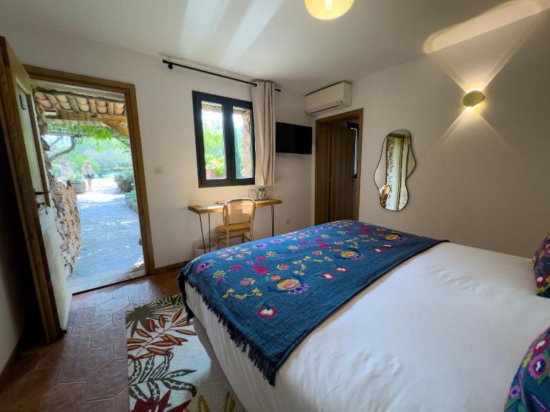 Standard Double Room image 4