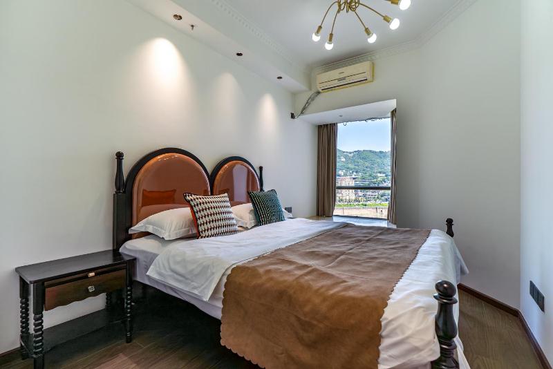 Aixin Mountain City Zhijiang Homestay - image 23