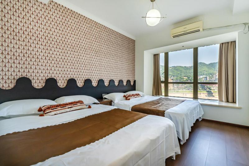 Aixin Mountain City Zhijiang Homestay - image 45