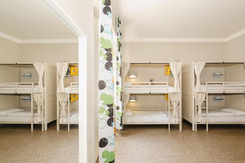 Bed in 6-Bed Mixed Dormitory Room image 3