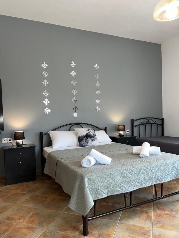 Quadruple Room with Balcony image 4