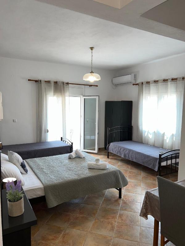 Quadruple Room with Balcony image 2