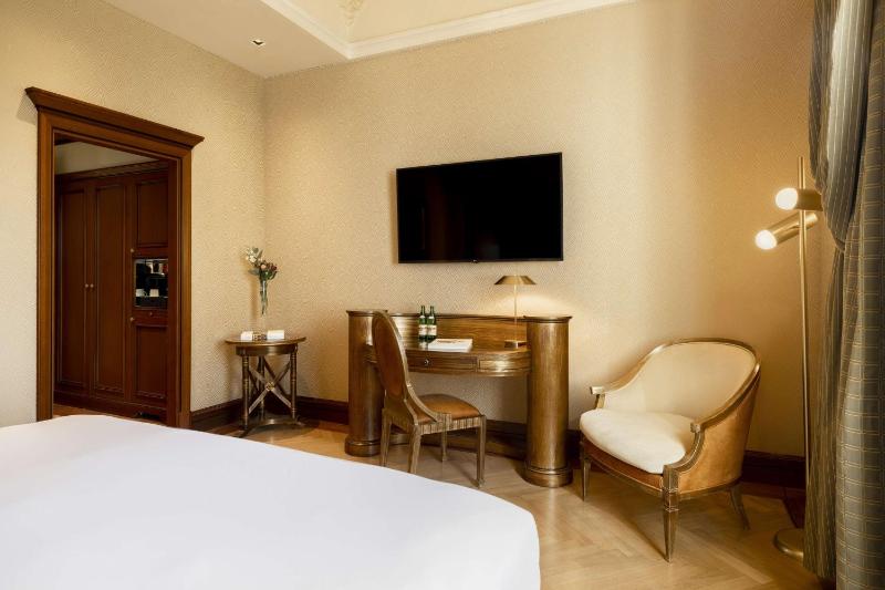 Premium XL Double or Twin Room with Extra Bed image 4