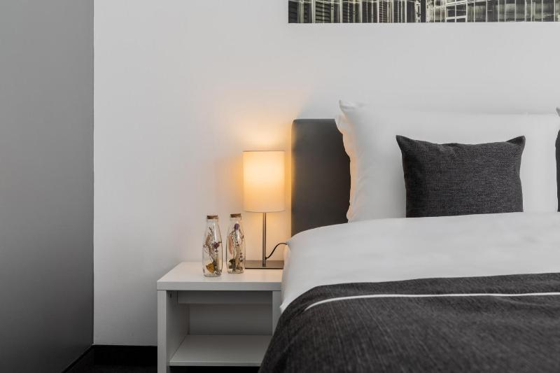 Standard Room with Two Single Beds image 4