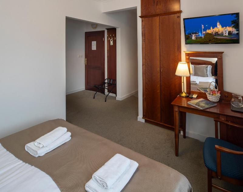 Quadruple Room image 4