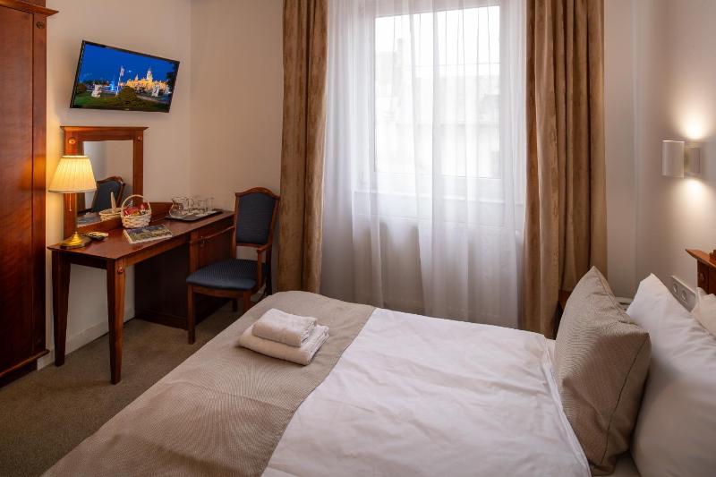 Quadruple Room image 3