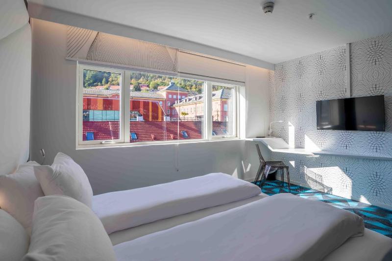 Standard Twin Room image 1