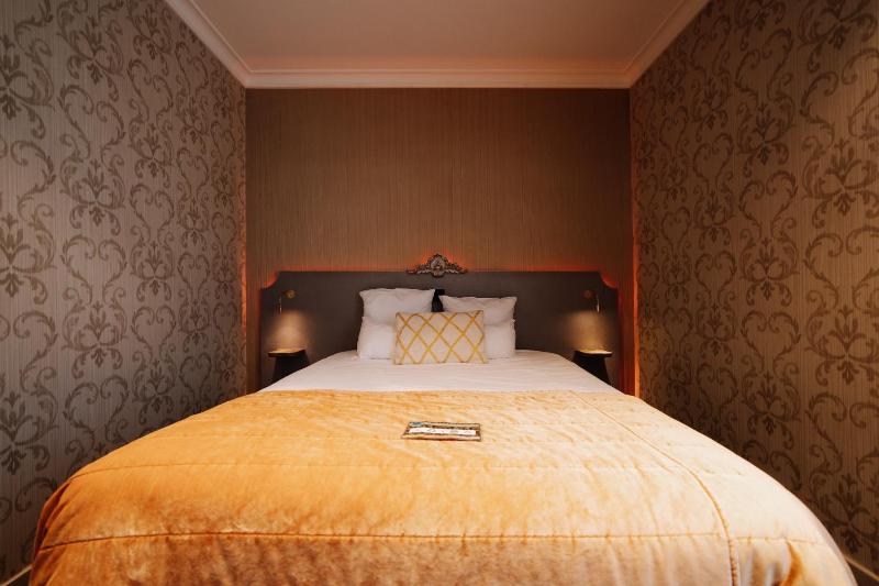 Club Double Room image 4