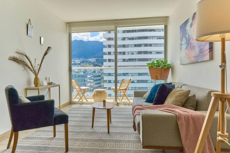 Beautiful apt-balcony in La Carolina 70 QLED TV - image 1