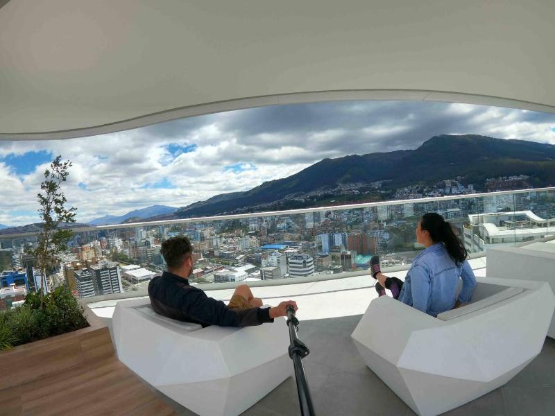 Beautiful apt-balcony in La Carolina 70 QLED TV - image 16