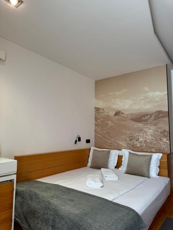 Double Room with Balcony image 1