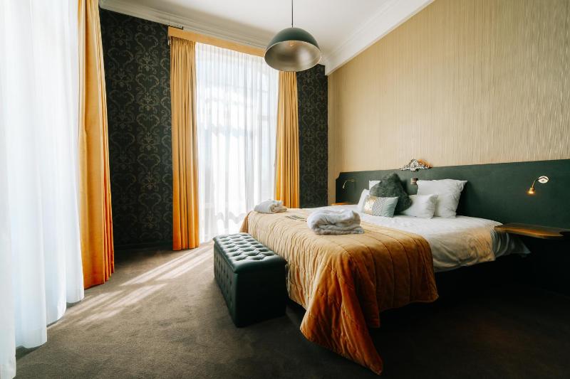 King Suite with Sitting Area image 1