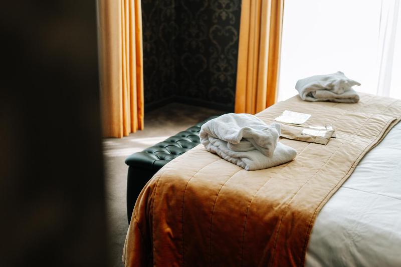 King Suite with Sitting Area image 3