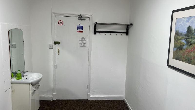 Single Room with Shared Bathroom image 4