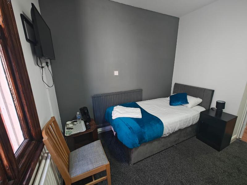 Standard Single Room image 3