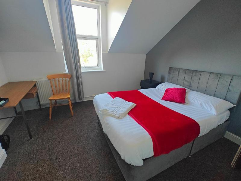 Double Room image 3