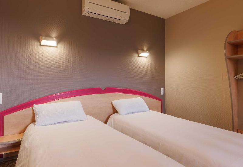 Twin Room image 2