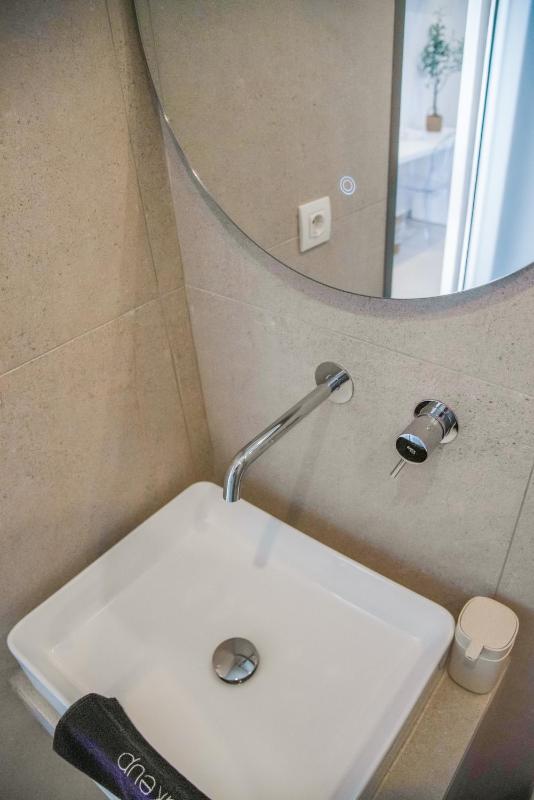 Deluxe Double Room with Balcony and Sea View image 4