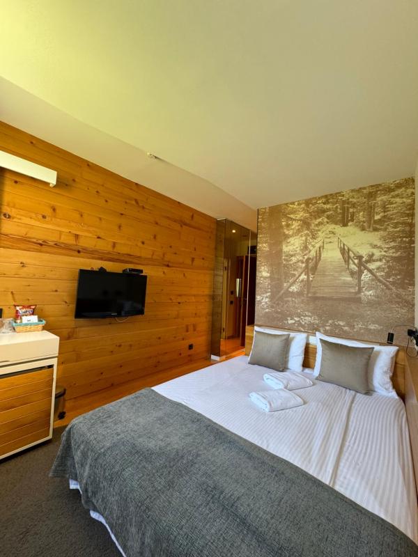 Double Room with Garden View image 1