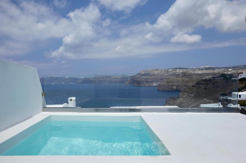 Deluxe Double Room with Panoramic Caldera View & Hot Tub image 3