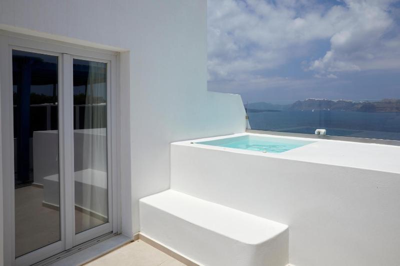 Deluxe Double Room with Panoramic Caldera View & Hot Tub image 2