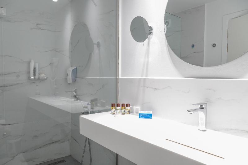 Double Room Land View  image 3